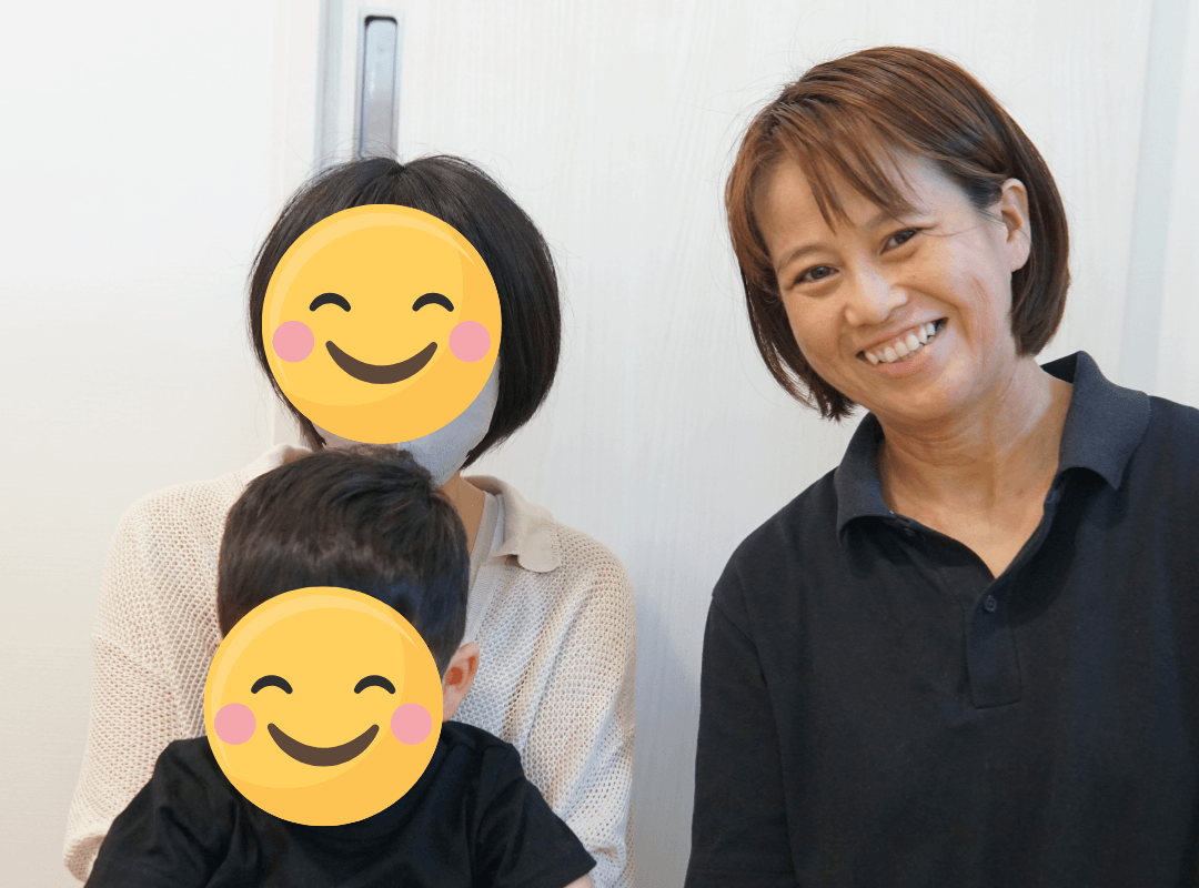 産後骨盤矯正のお客様と記念写真